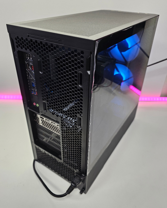 LIAN LI LanCool 207RX Black