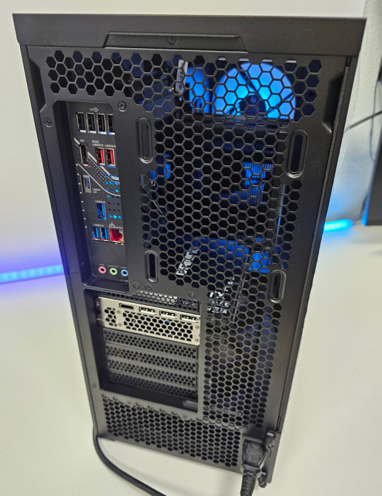 LIAN LI LanCool 207RX Black